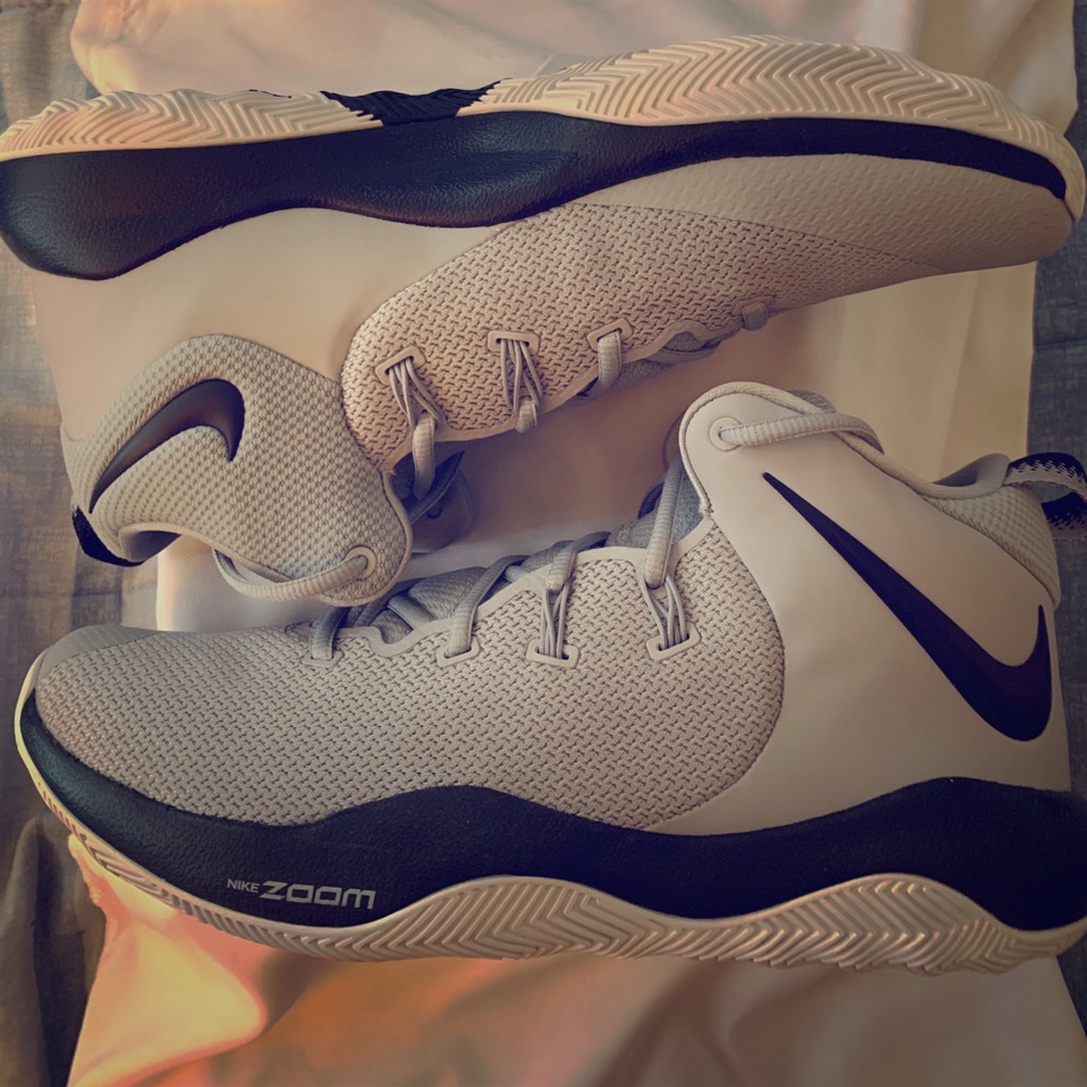 Size 14 Nike Zoom Rev 2